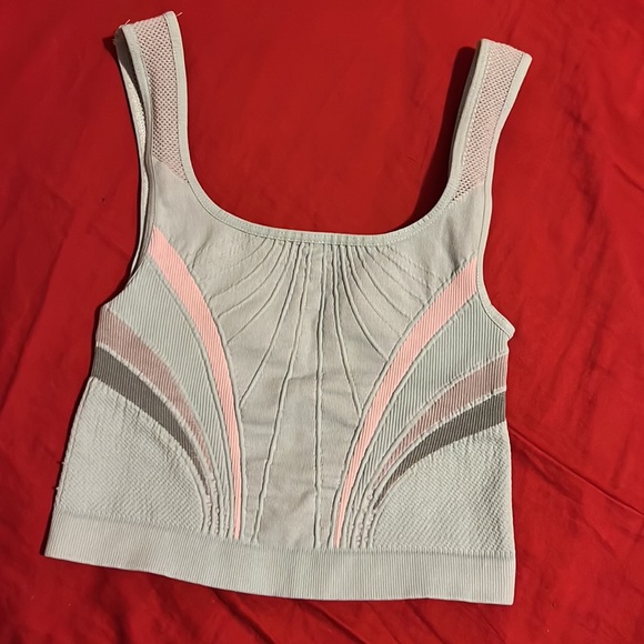 The Essence Crop - Picture 2 of 9